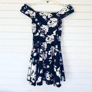 WINDSOR Off Shoulder Black/White Floral Dress - Swing Skirt - Sz XS